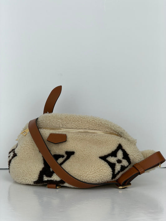 Louis Vuitton Teddy Fleece Bumbag in Beige & Brown Giant Monogram NFC YD-2