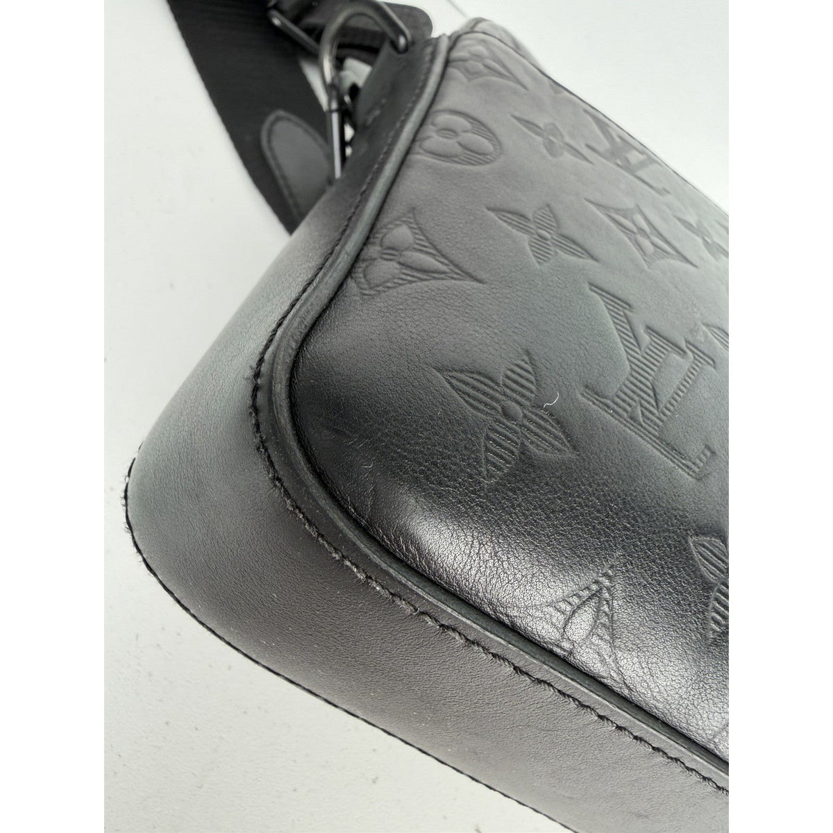 Louis Vuitton Shadow Duo Messenger Bag Black Embossed Monogram Leather NFC S-09
