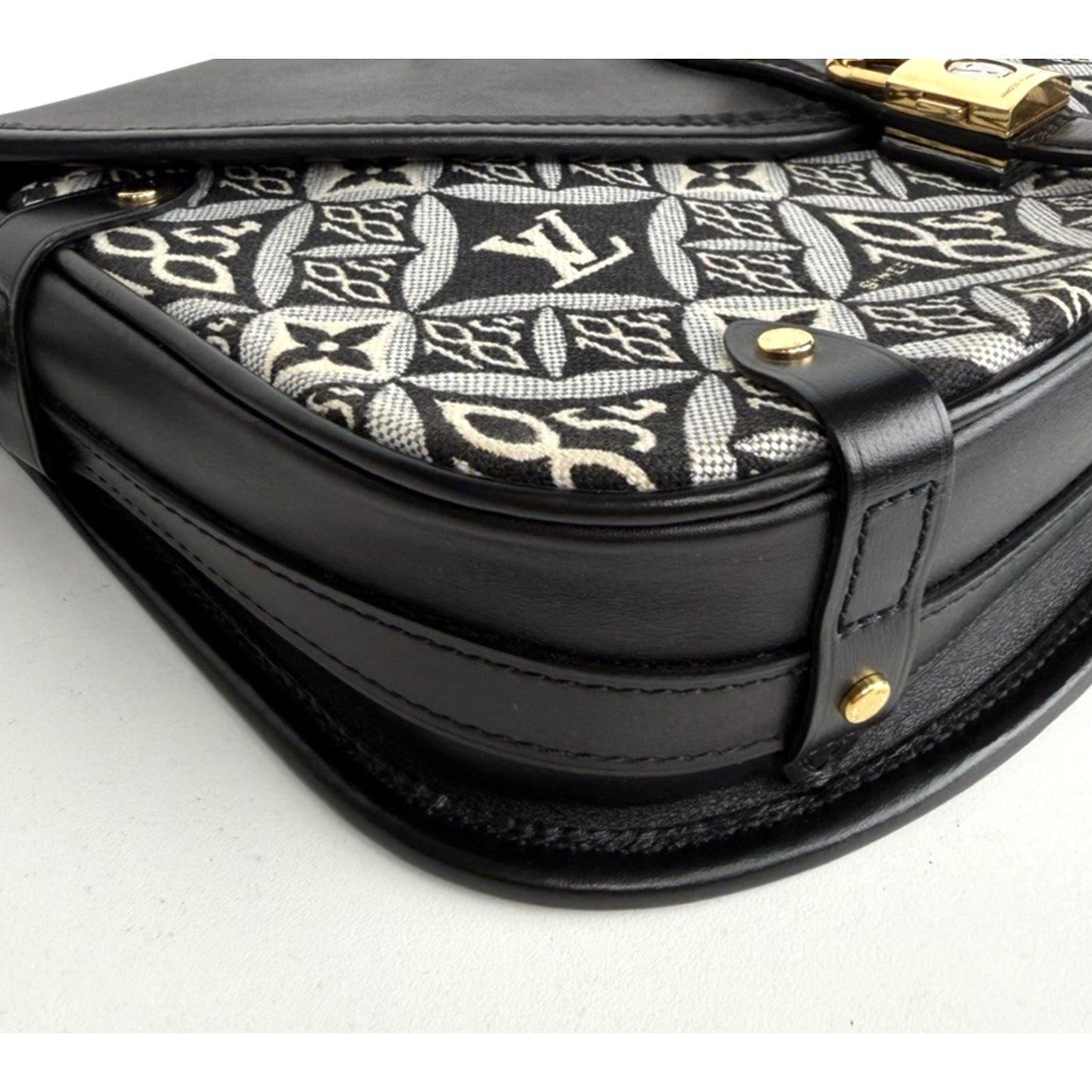 Louis Vuitton Neo Saumur MM Bag Black & White Woven Jacquard Motif Blend 2020 U3