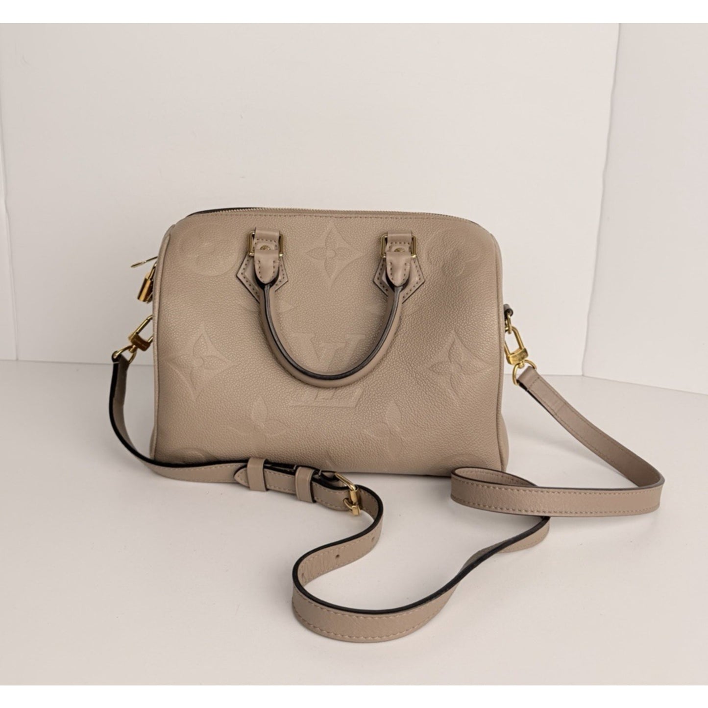 Louis Vuitton Speedy Bandouliere 25 Bag in Tourterelle Monogram Leather NFC C3