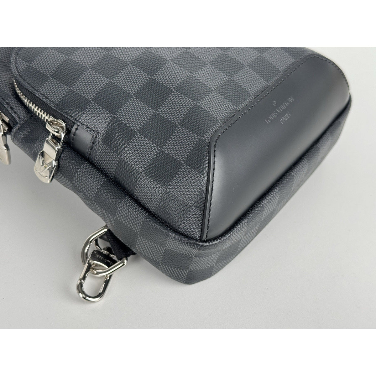 Louis Vuitton Avenue Sling Bag Damier Graphite Canvas D-2