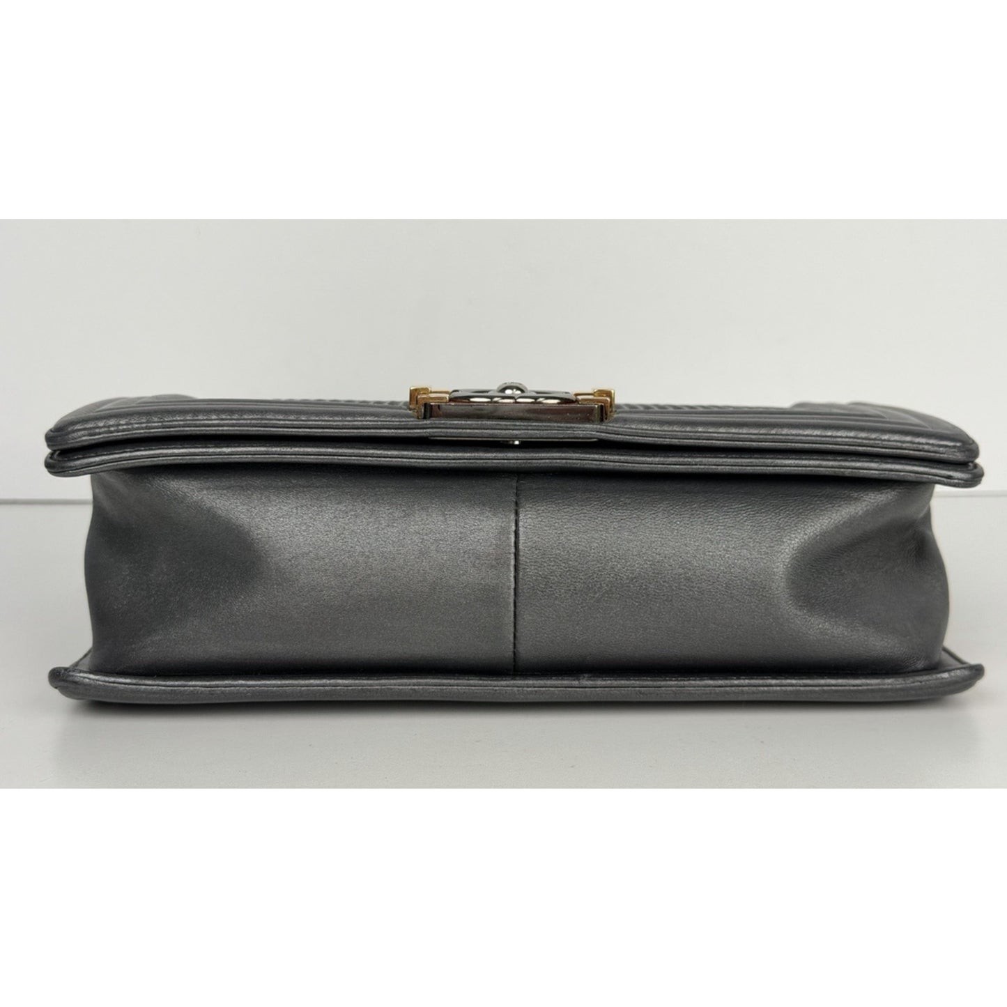 Chanel Medium Boy Flap Shoulder Bag in Grey Cube Embossed Leather 2013-2014 S