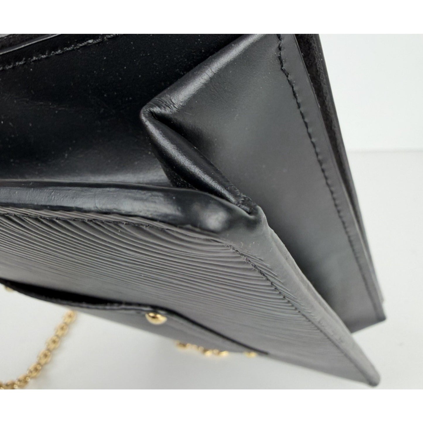 Louis Vuitton Epi Twist Belt Chain Wallet in Black Textured Leather NFC S18