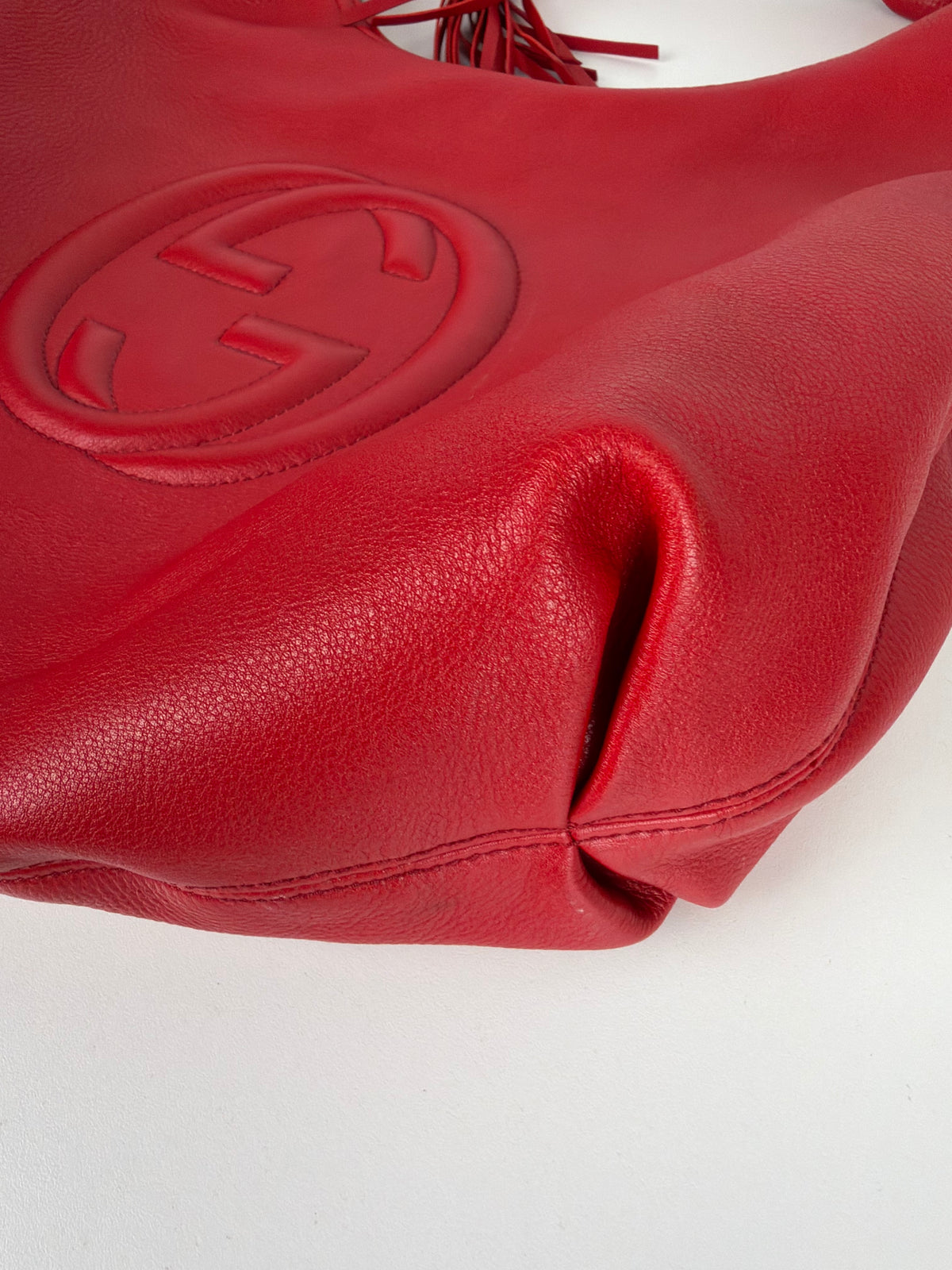 Gucci Soho Hobo Bag G Logo in Red Pebbled Leather Tassel