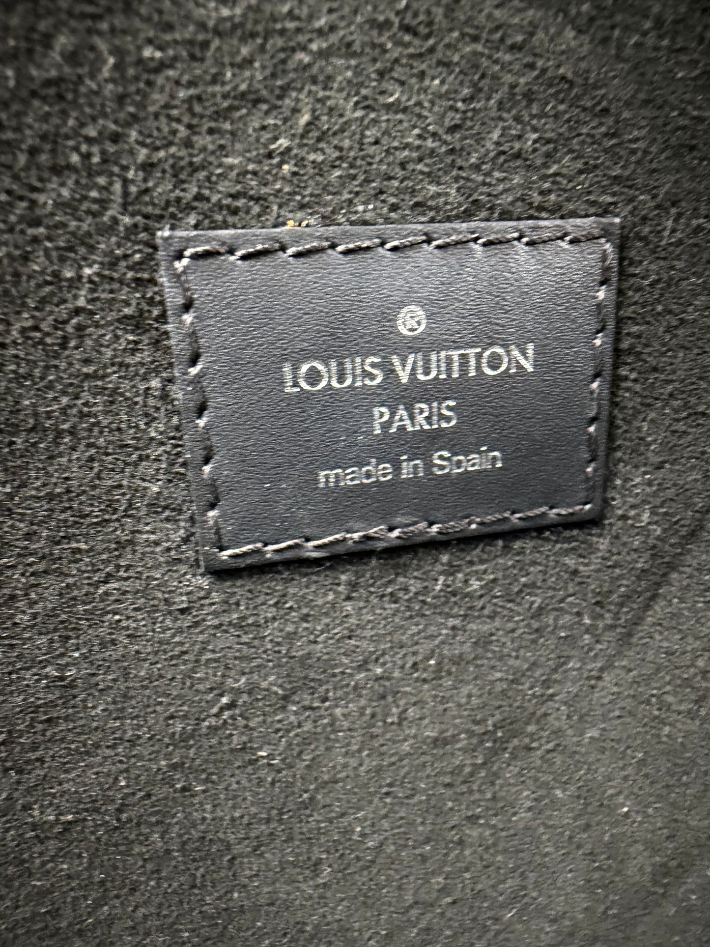 Louis Vuitton Neverfull MM Tote Bag in Black Epi Leather NFC YC-6