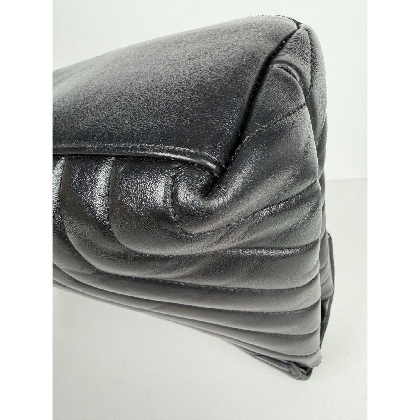 Saint Laurent Toy Loulou Shoulder Bag in Black Quilted Leather Medium R1