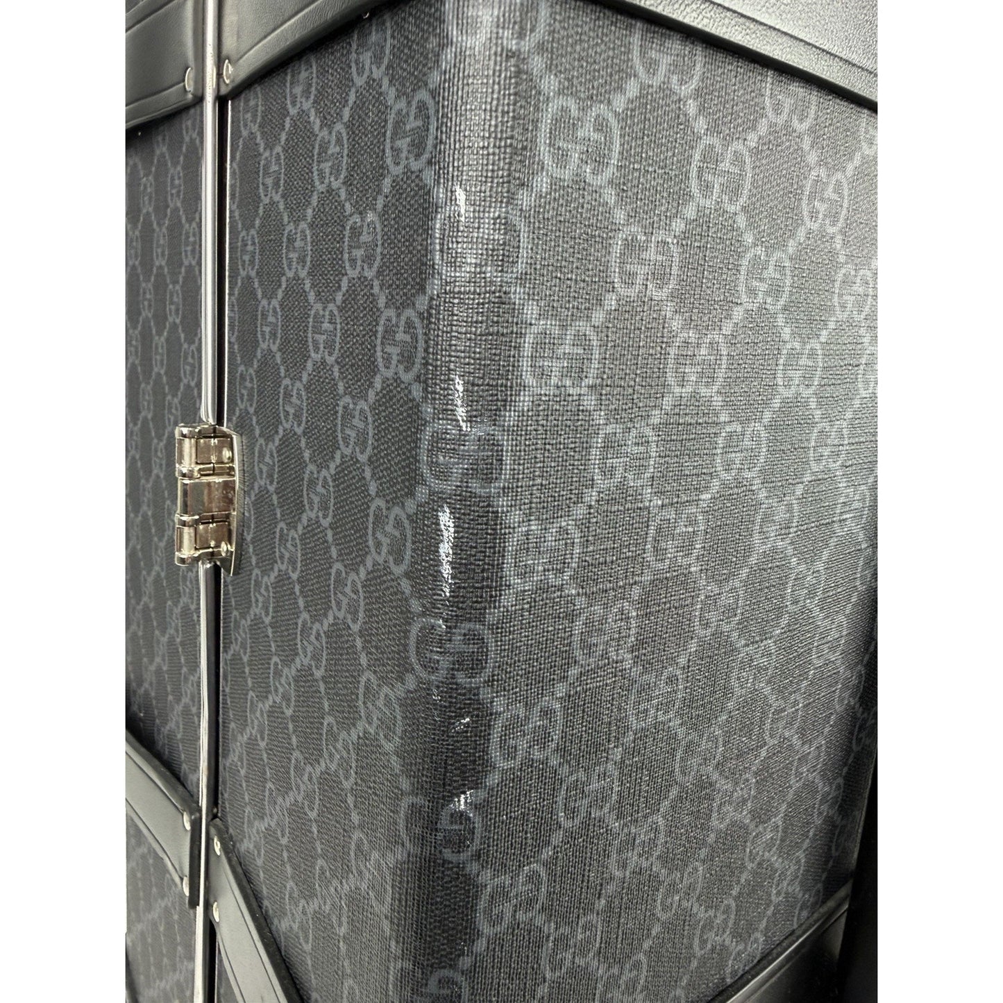 Gucci x Globe-Trotter Medium Rolling Suitcase GG Supreme Monogram Canvas