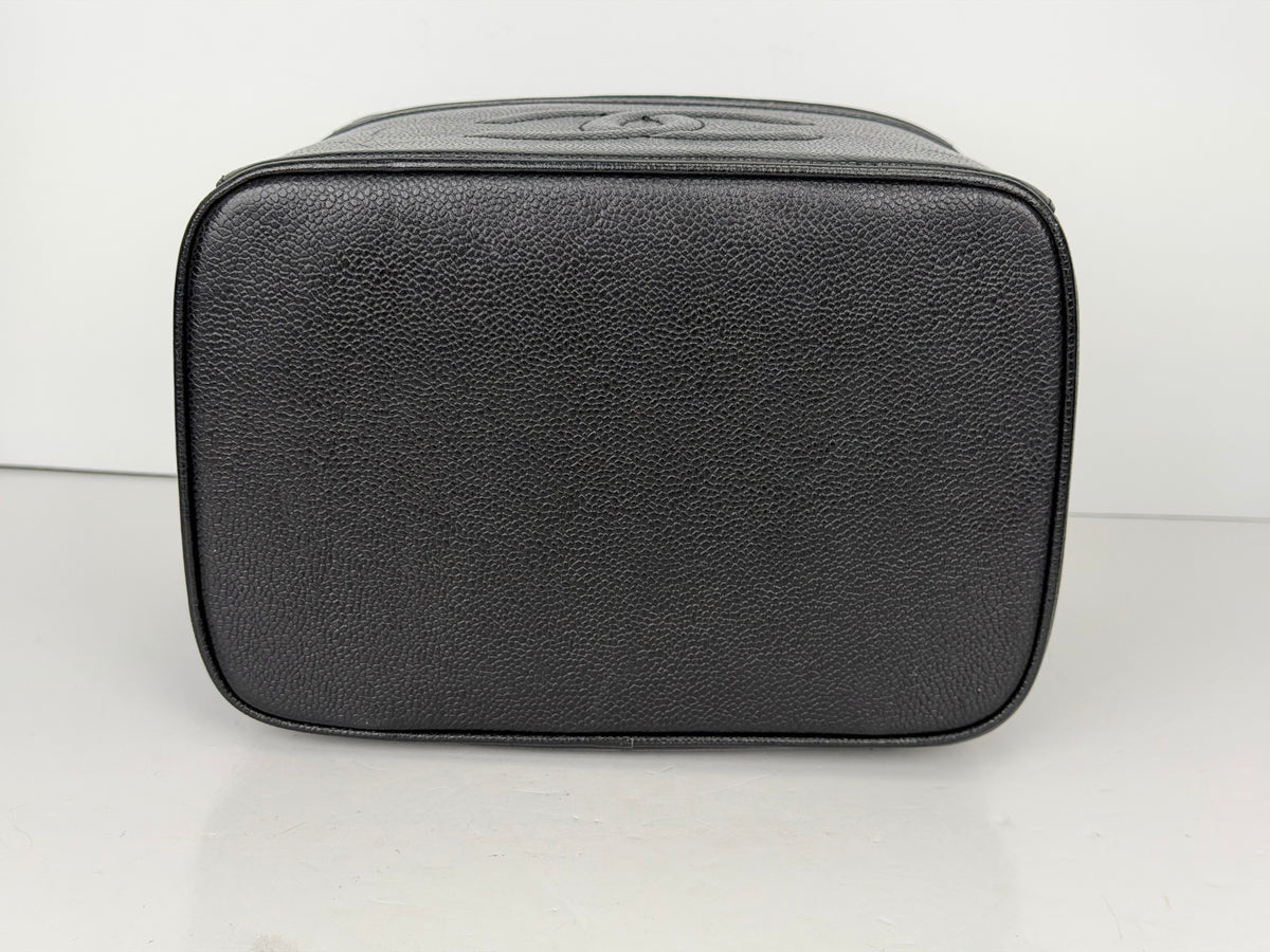 Chanel CC Logo Vanity Case Vintage in Black Caviar Leather 1996-1997 YU-3