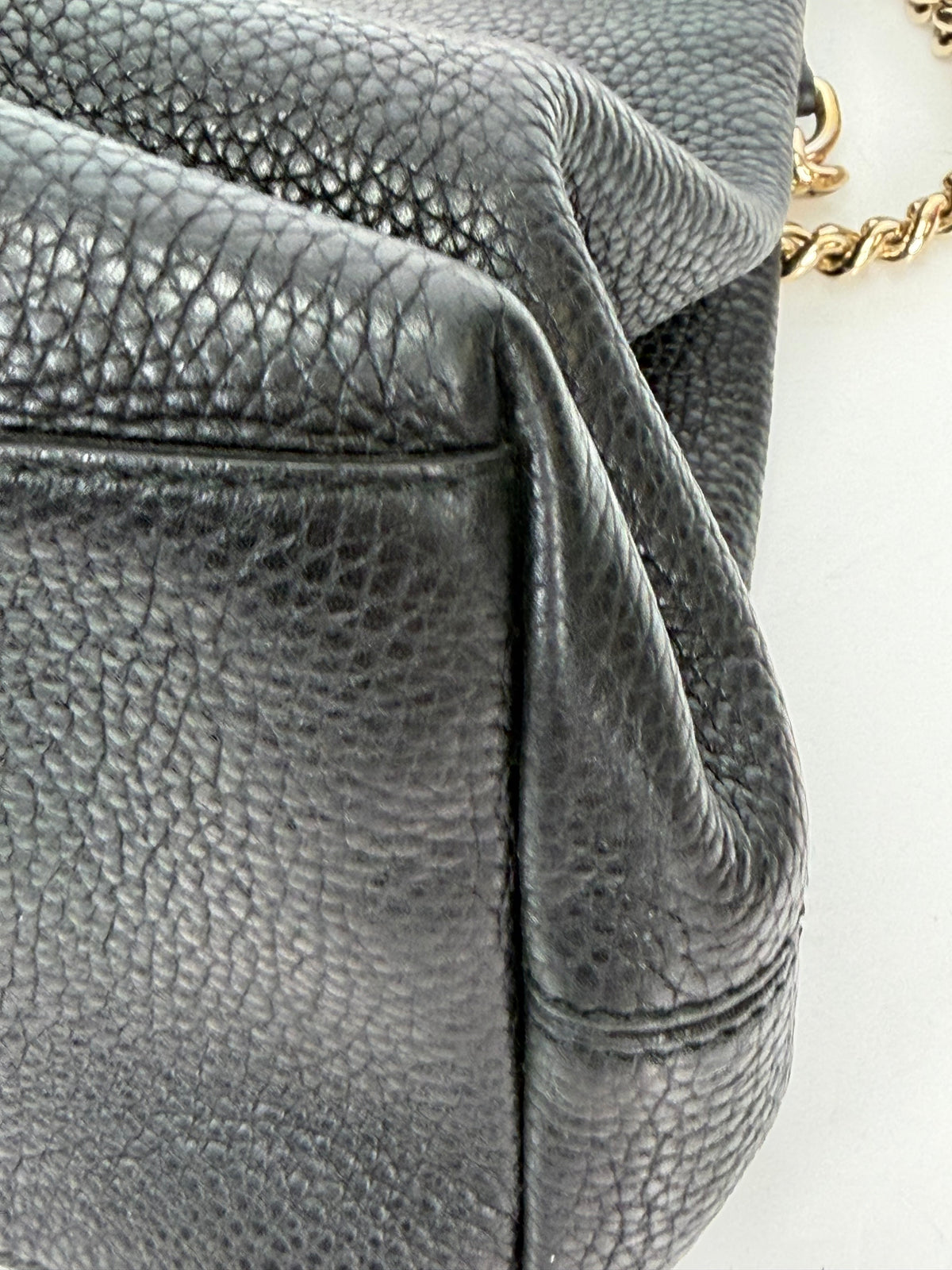 Gucci Medium Soho Chain Shoulder Bag in Black Pebbled Calfskin Leather YE-6