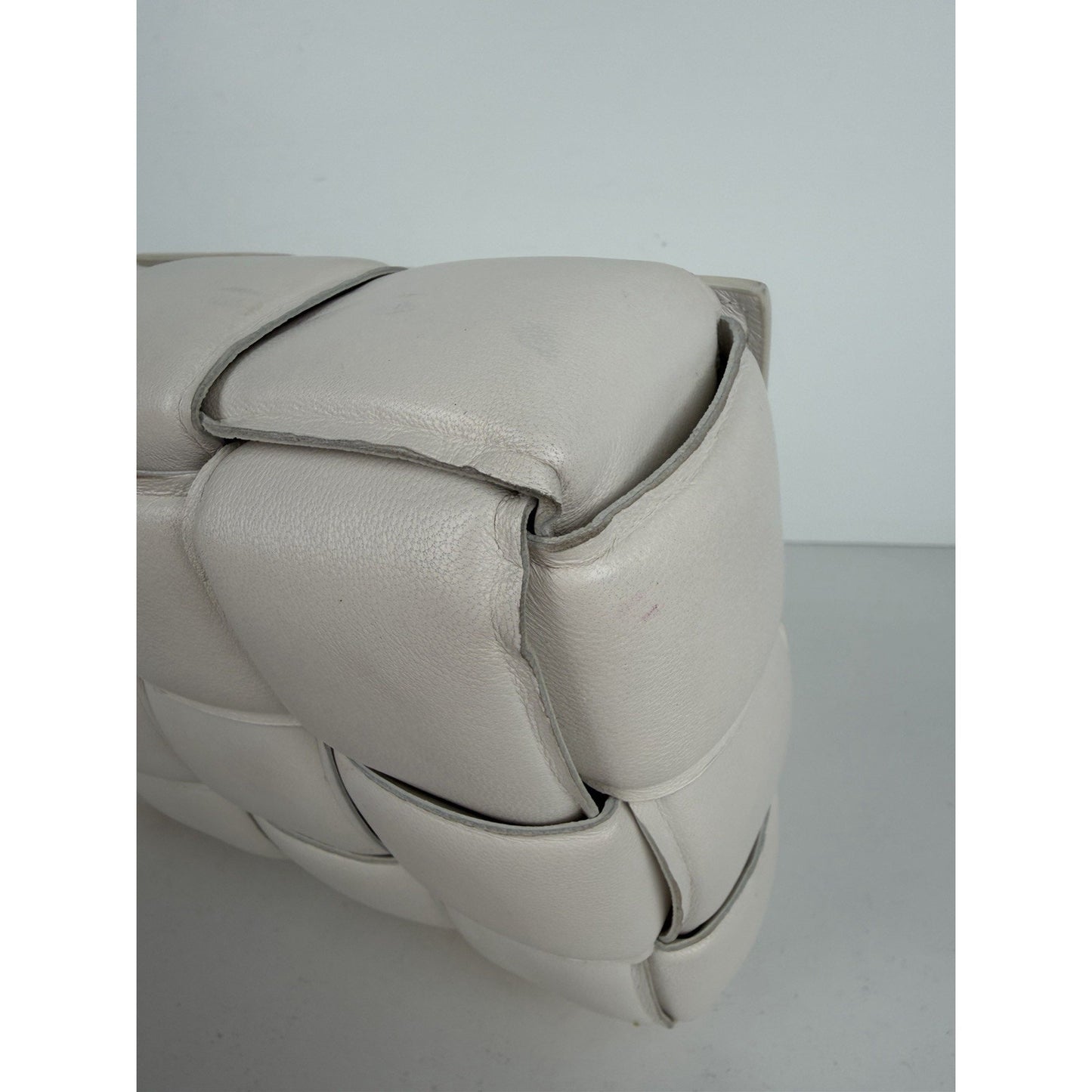 Bottega Veneta Padded Chain Cassette Bag Medium in White Intrecciato Leather S