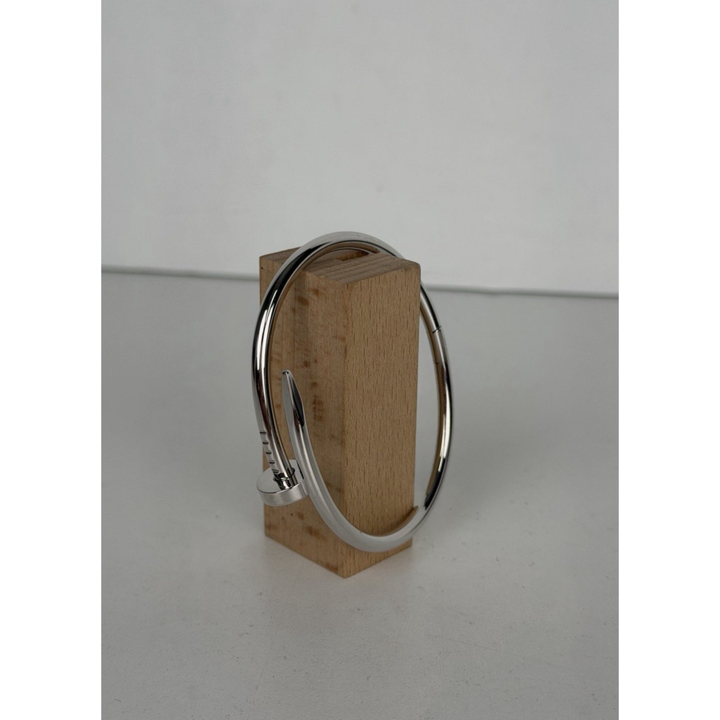Cartier Juste UN Clou Classic Bracelet in White Gold 18k Size 16