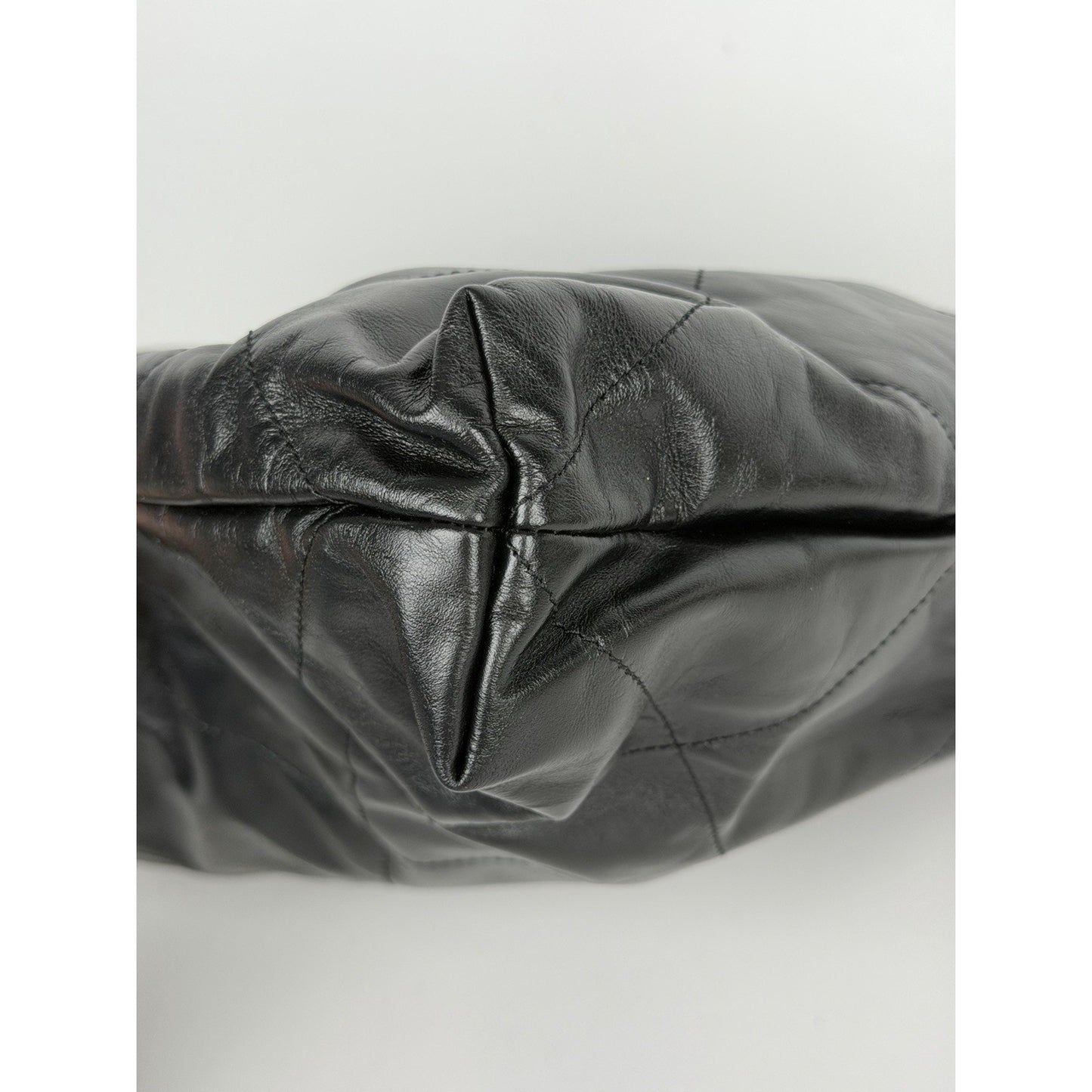 Chanel 22 Medium Handbag in Black Quilted Calfskin Leather NFC B2