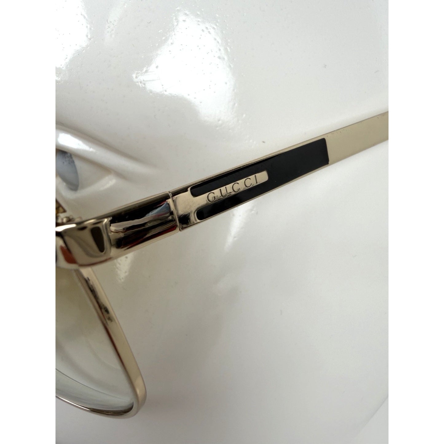 Gucci Aviator Sunglasses in Gold Frame with Brown Gradient Lenses Unisex O1