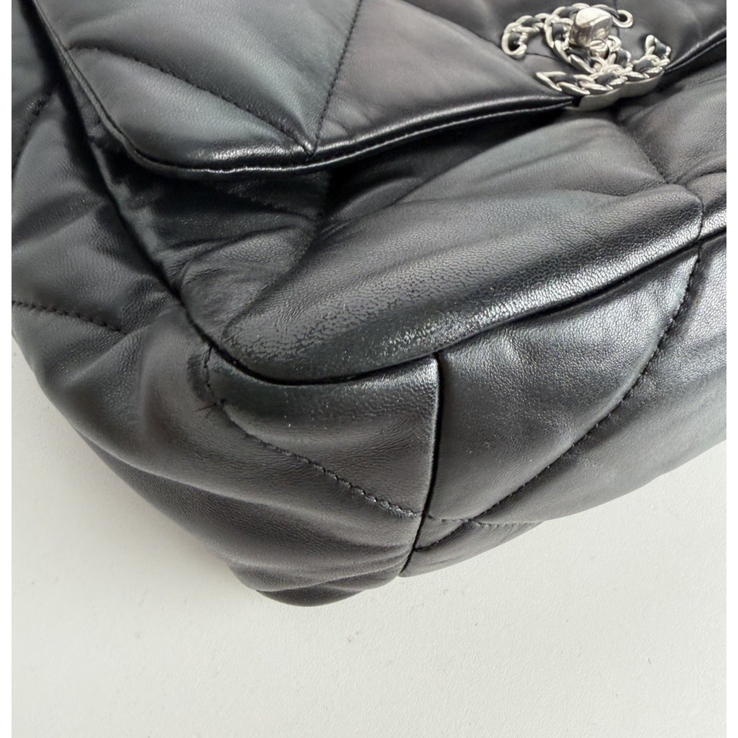 Chanel 19 Flap Maxi Bag in Black Lambskin Leather Two-Tone HW 2022 E8
