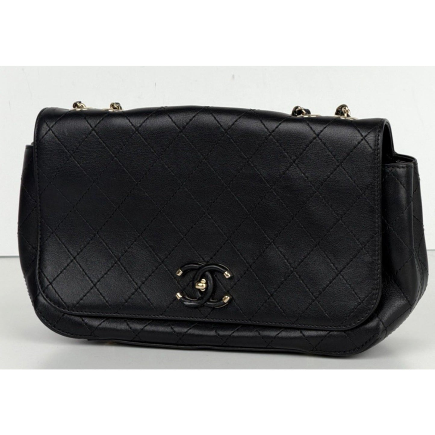 Chanel Stitched CC Case Flap Shoulder Bag in Black Calfskin D-6