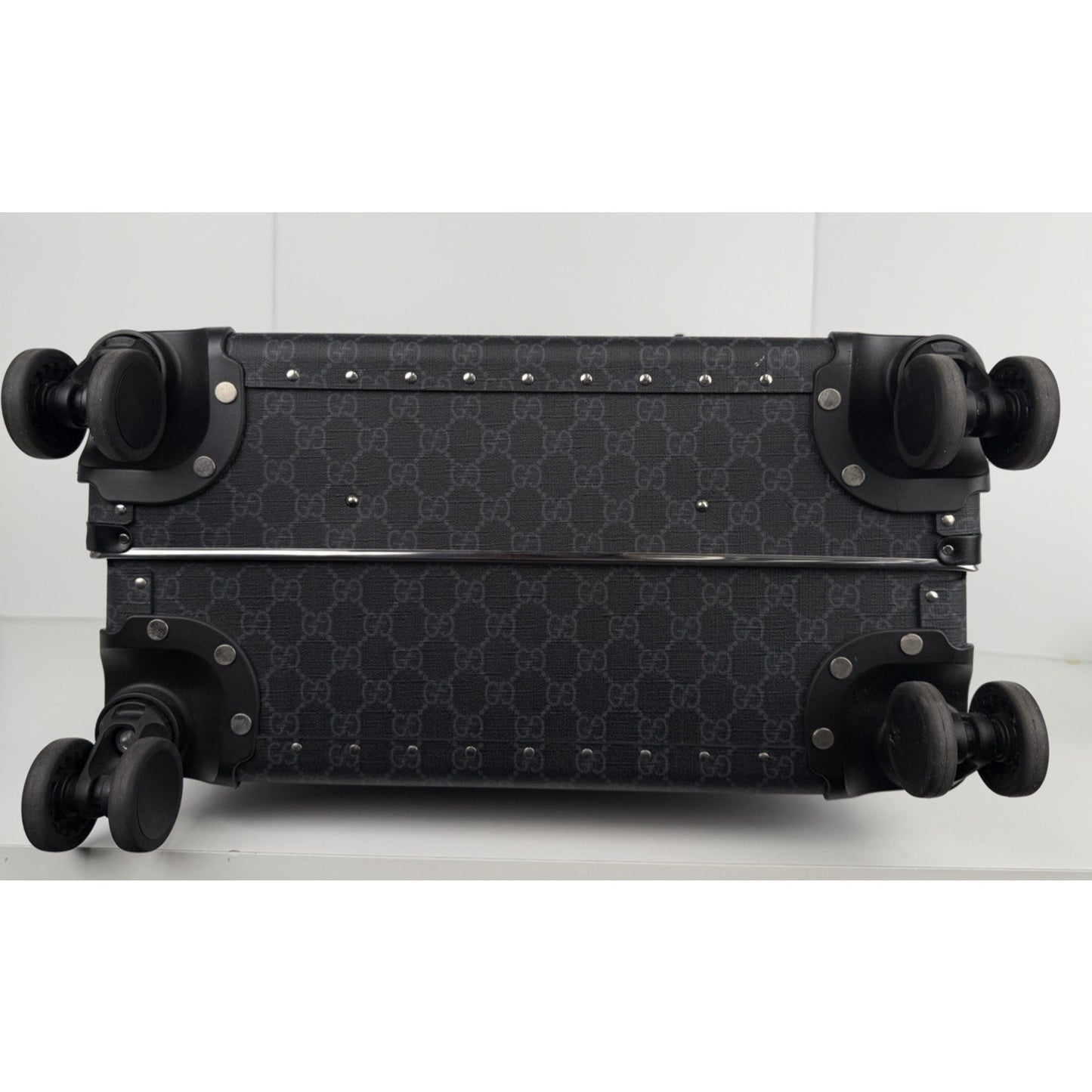 Gucci x Globe-Trotter Medium Rolling Suitcase GG Supreme Monogram Canvas