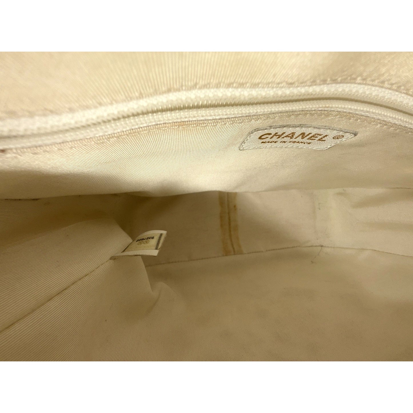 Chanel CC Hobo Medium Shoulder Bag in White Caviar Quilted Leather 2004 E3