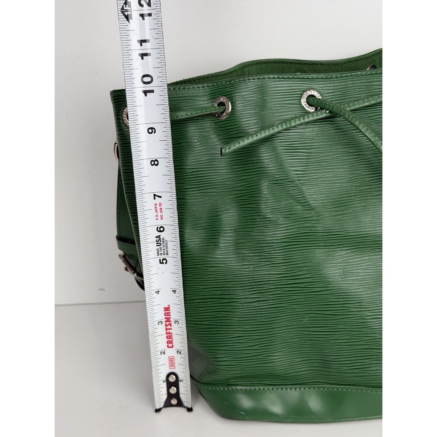 Louis Vuitton NeoNoe Shoulder Bag MM in Green Epi Leather 2013 S