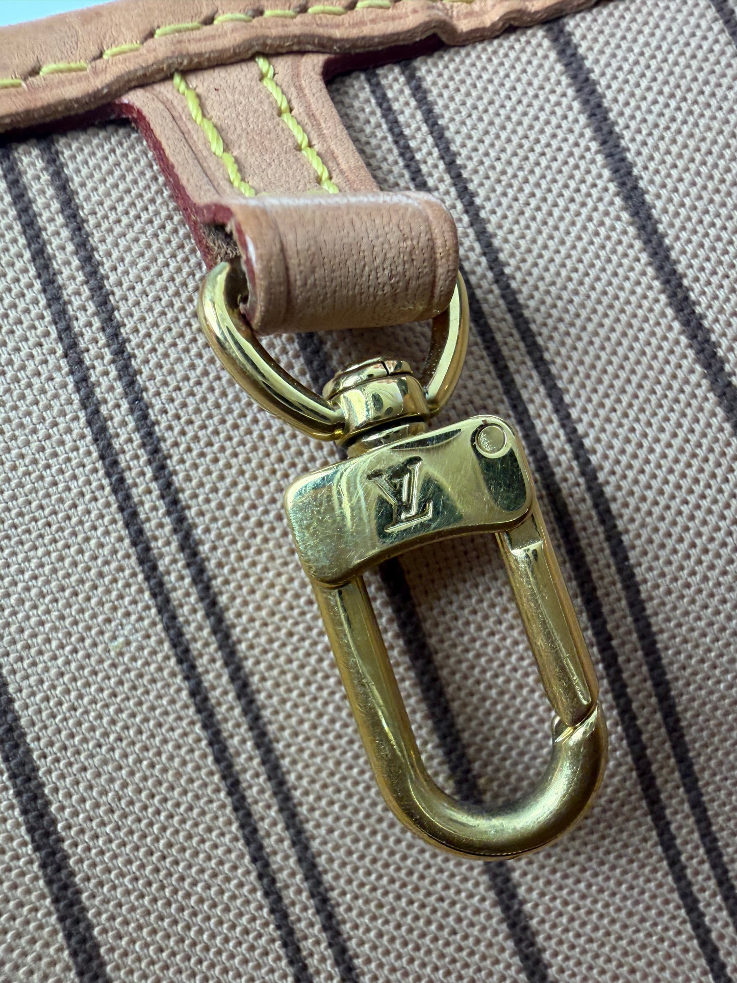 Louis Vuitton Monogram Neverfull MM Tote Bag in LV Monogram Canvas NFC S