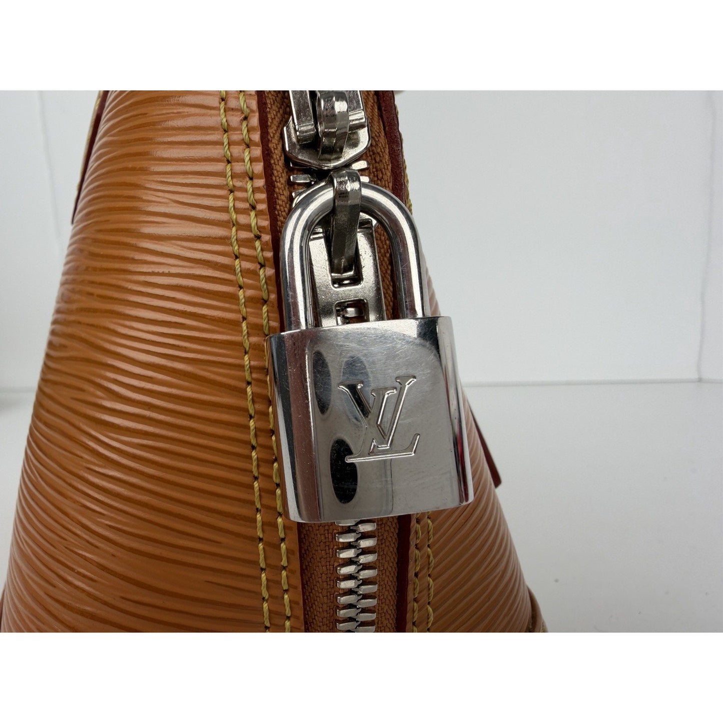 Louis Vuitton Alma BB Honey Gold Epi Leather Shoulder Bag (NFC) C-7