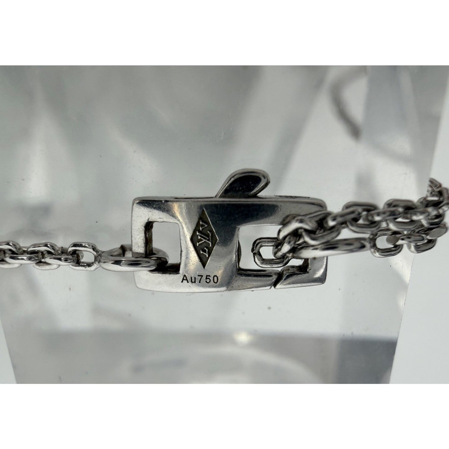 Louis Vuitton Idylle Blossom Pendant Necklace 18K White Gold with Diamond