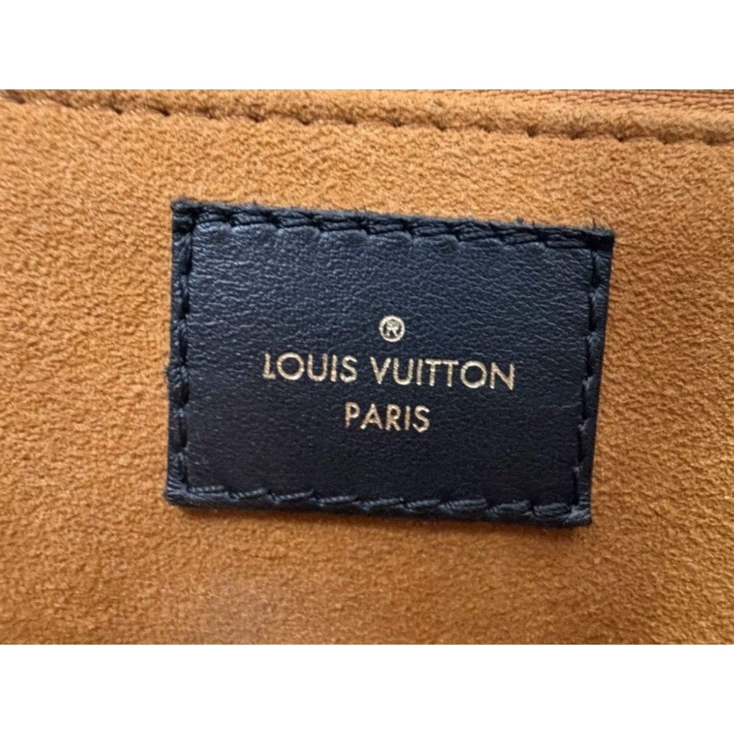 Louis Vuitton OnTheGo MM Bag Tote in Black Leather Embossed Monogram NFC F1