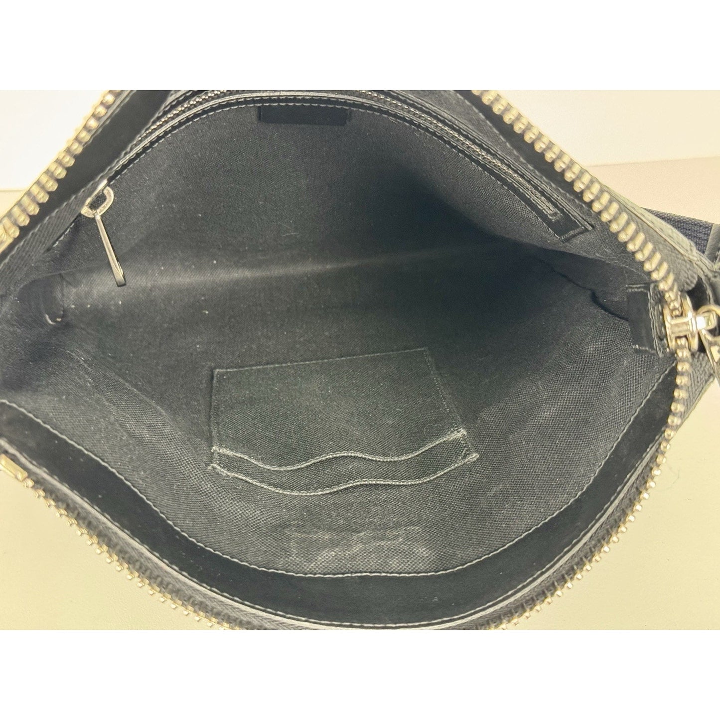 Gucci GG Supreme Gray Canvas Messenger Bag with Black Trim B-2