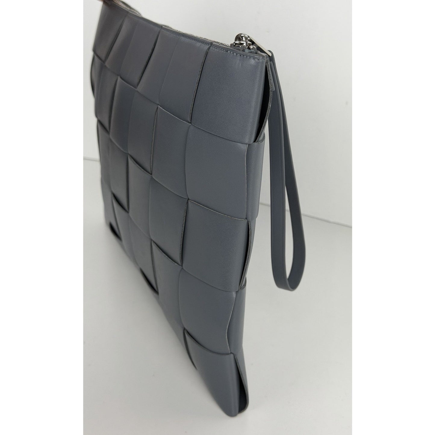 Bottega Veneta Grey Cassette Intrecciato Zip Pouch in Gray Leather S09