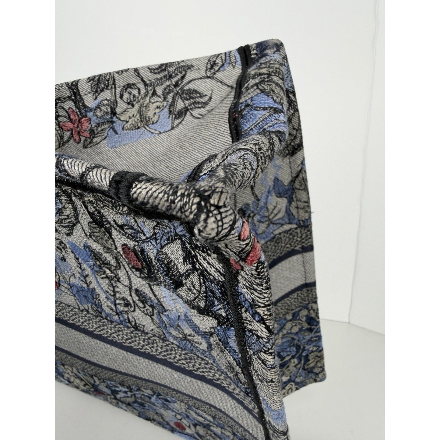 Christian Dior Book Tote Bag Large in Blue Embroidered "Jardin Magique" 2022 C5