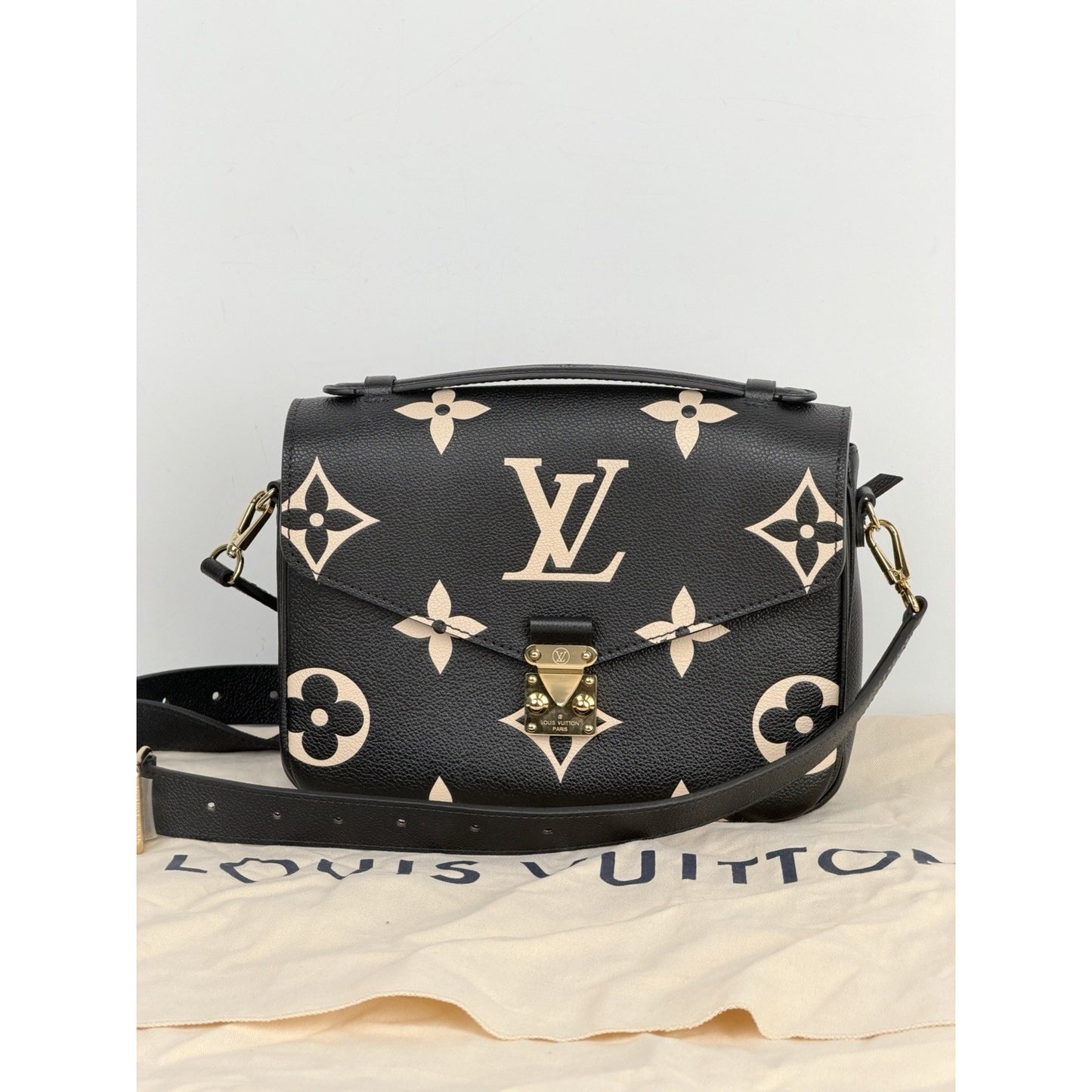 Louis Vuitton Pochette Metis Bag MM in Monogram Empreinte Black /Beige NFC D3