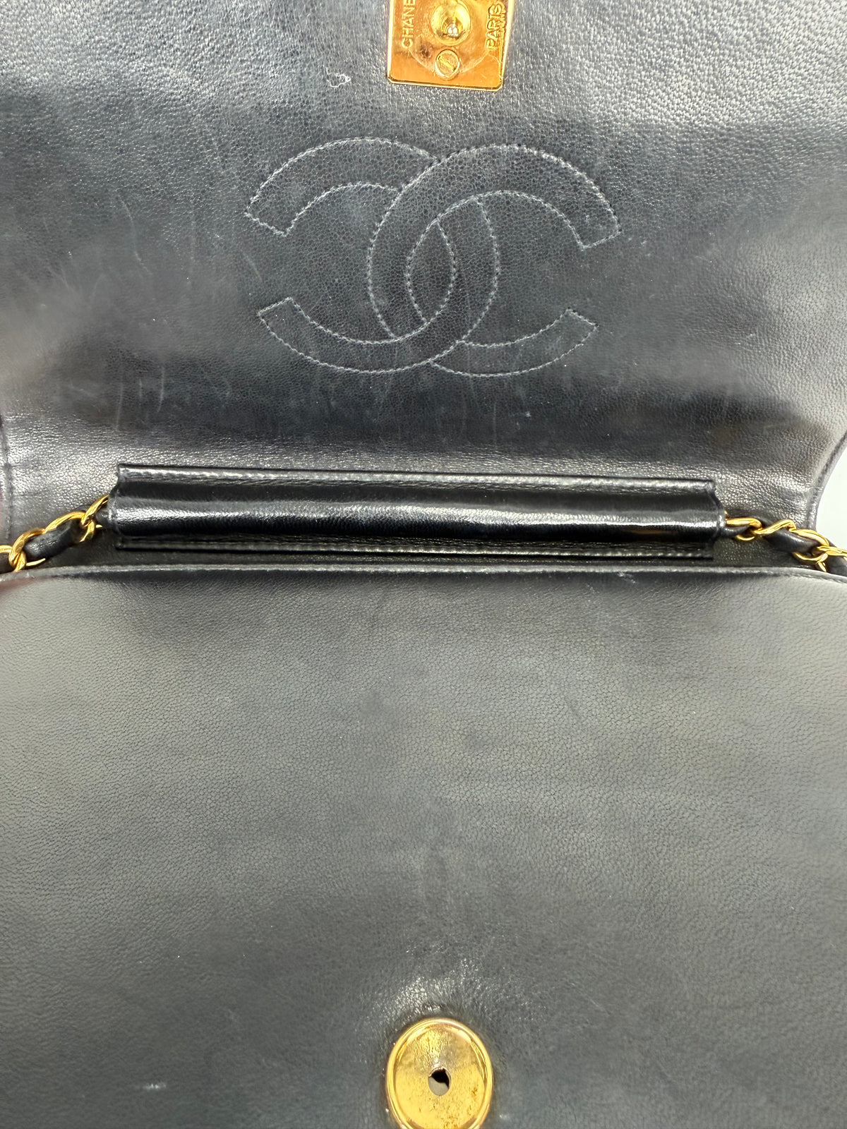 Chanel Quilted Shoulder Bag in Black Lambskin Leather Vintage 1996-1997 YD7