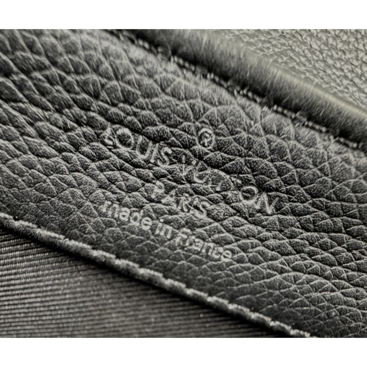 Louis Vuitton Lockme II BB Handbag in Black Pebbled Leather 2016 S-10