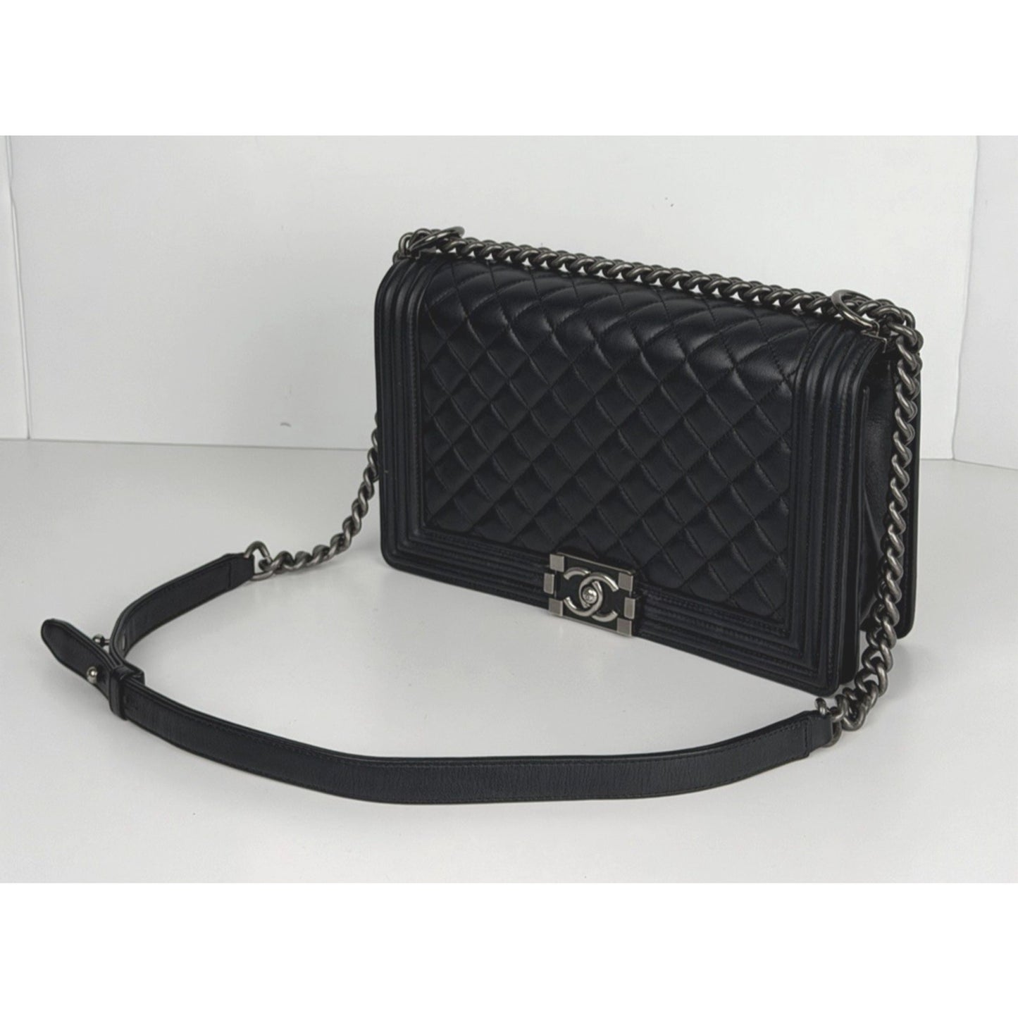 Chanel Boy Shoulder Medium Bag in Black Quilted Leather 2014-2015 B4