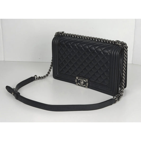 Chanel Boy Shoulder Medium Bag in Black Quilted Leather 2014-2015 B4