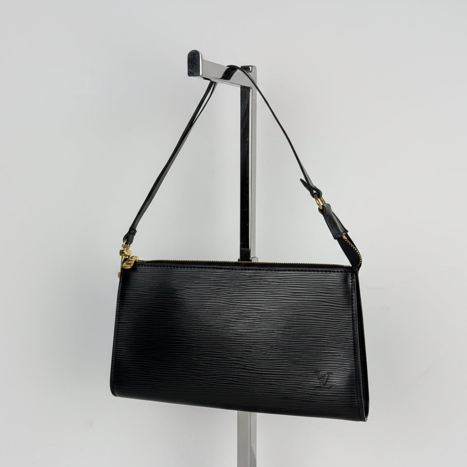 Louis Vuitton Pochette Accessoires Bag Vintage in Black Epi Leather 2000 S-05
