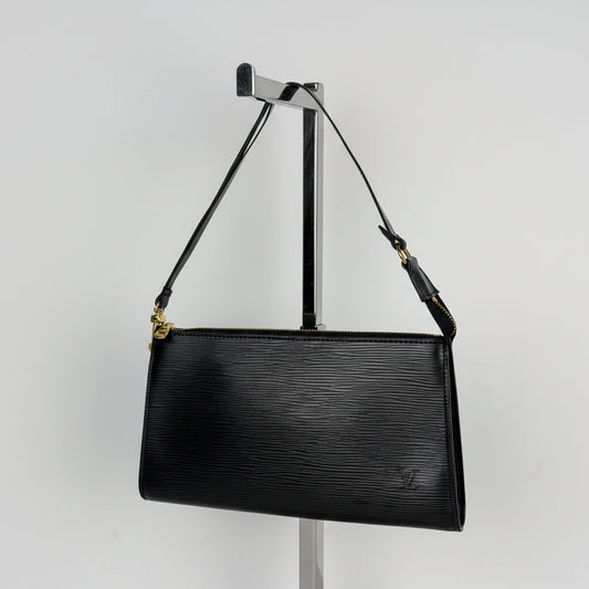 Louis Vuitton Pochette Accessoires Bag Vintage in Black Epi Leather 2000 S-05