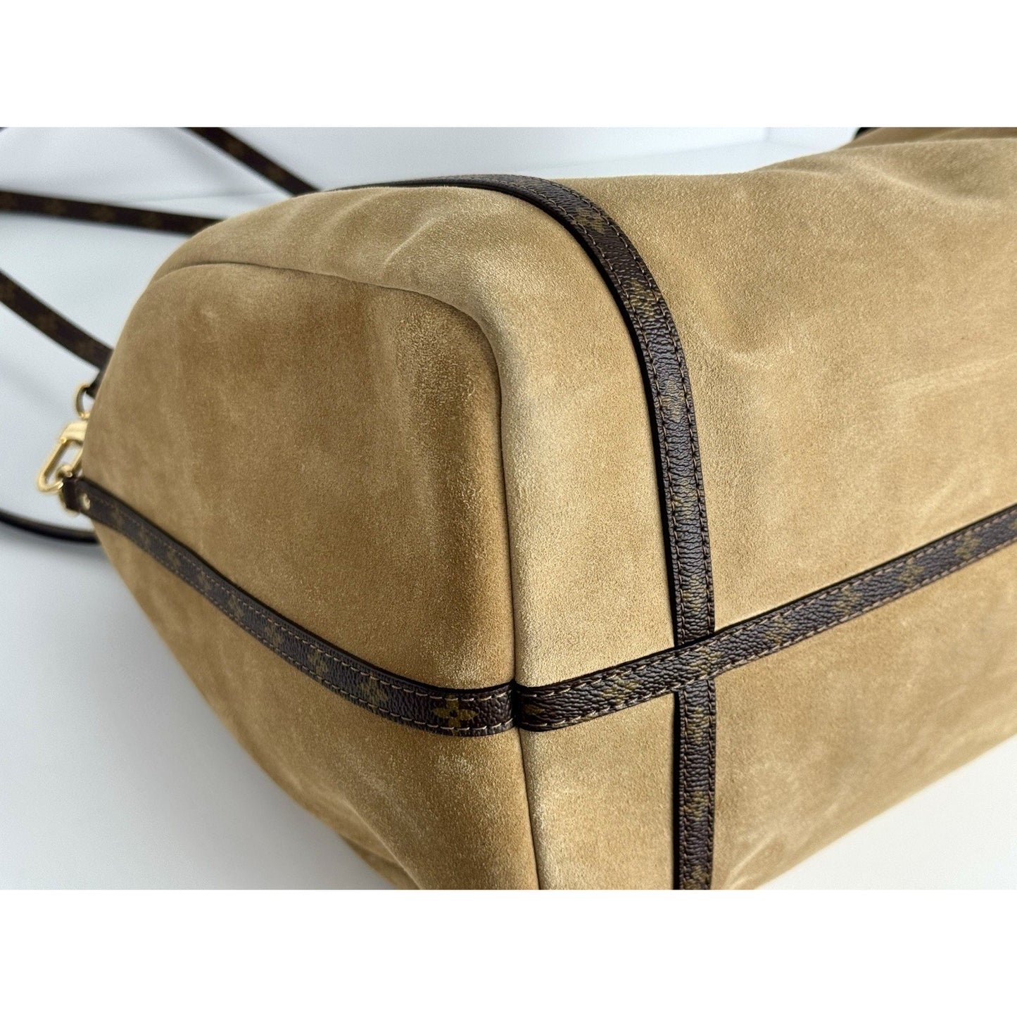 Louis Vuitton Express Travel Bag in Supple Calfskin Leather Microchipped C2