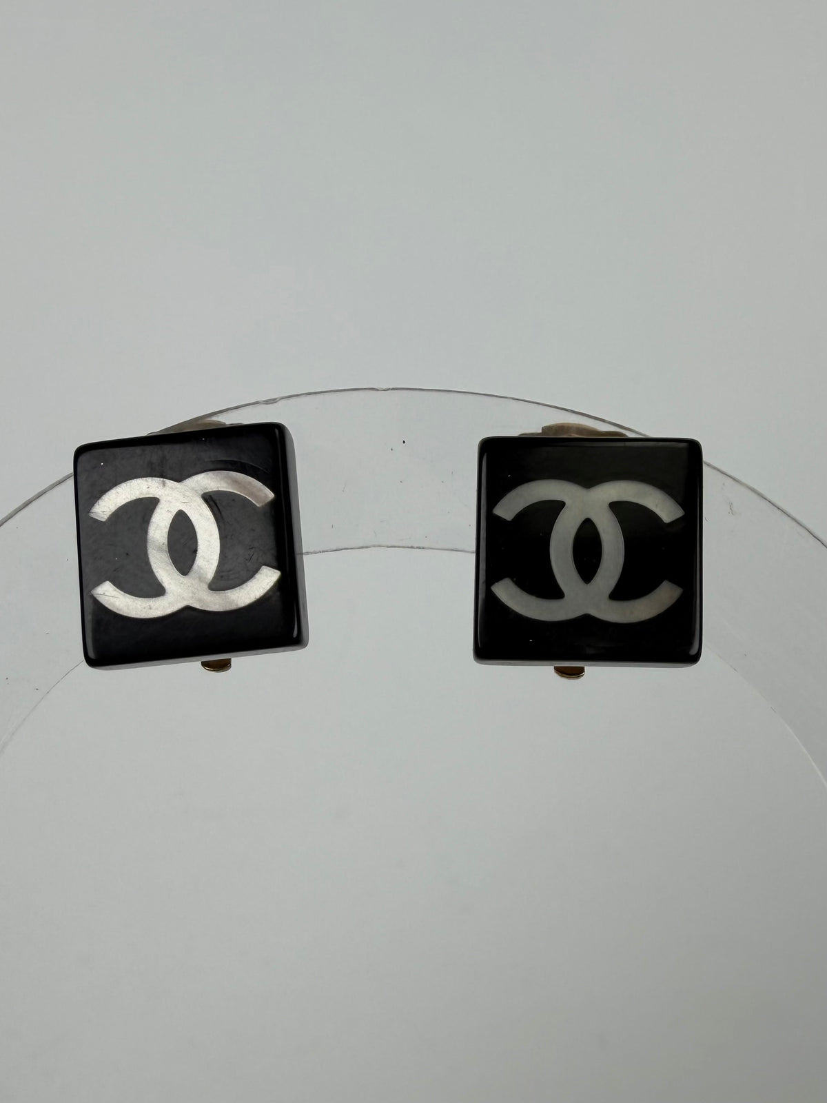 Chanel Mother of Pearl Resin CC Clip-On Earrings Vintage 2003 in Black K1