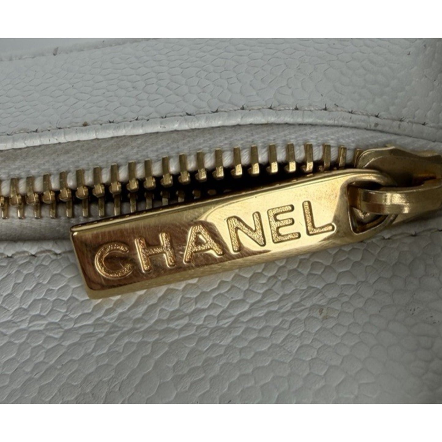 Chanel CC Hobo Medium Shoulder Bag in White Caviar Quilted Leather 2004 E3