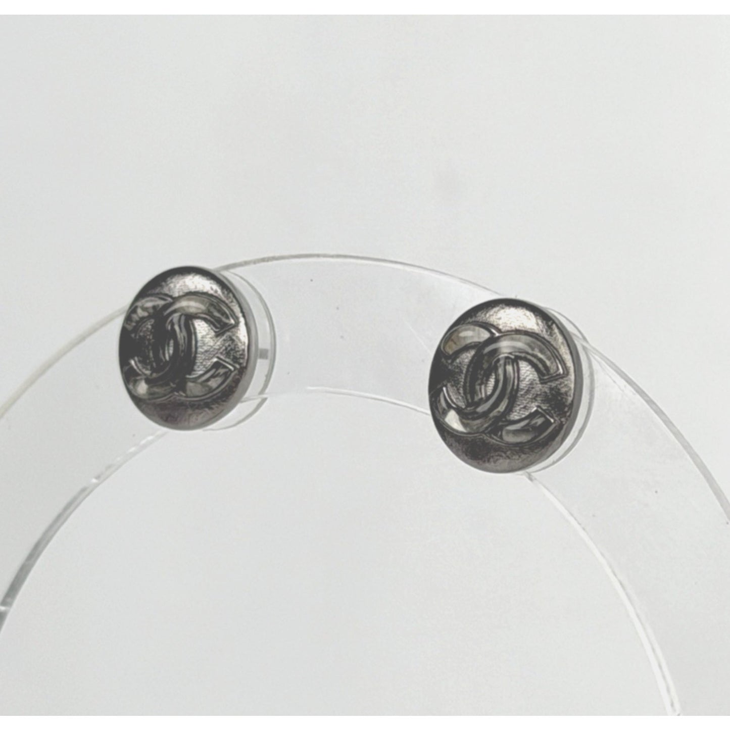 Chanel Ruthenium-Like Finish Round Stud Earrings with CC Logo Design K3