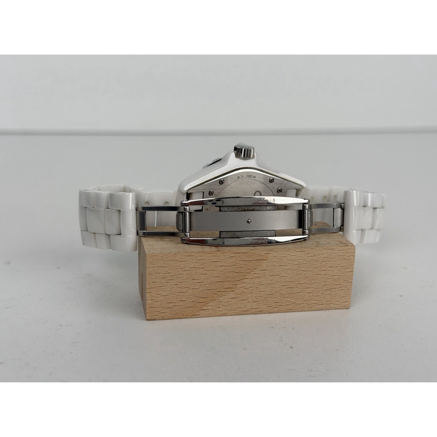 Chanel J12 Wristwatch 40mm in White High-Tech Ceramic with a Diamond-Set Dial
