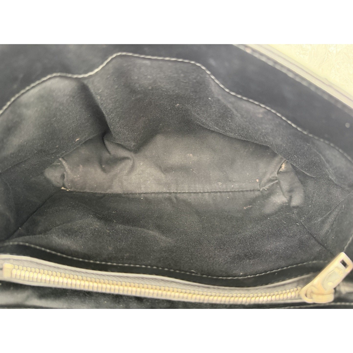 Saint Laurent Toy Loulou Shoulder Bag in Black Quilted Leather Medium R1