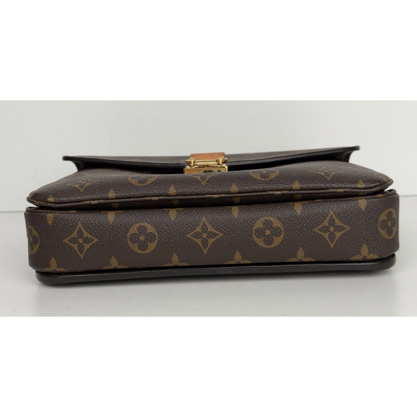 Louis Vuitton Pochette Metis MM Handbag in Monogram Coated Canvas NFC E1