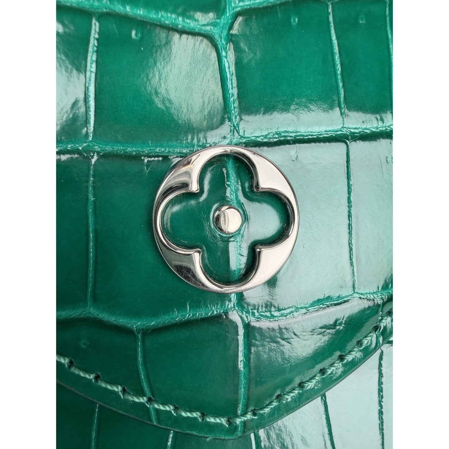 Louis Vuitton Capucines Green MM Bag in Alligator Leather Microchipped E3
