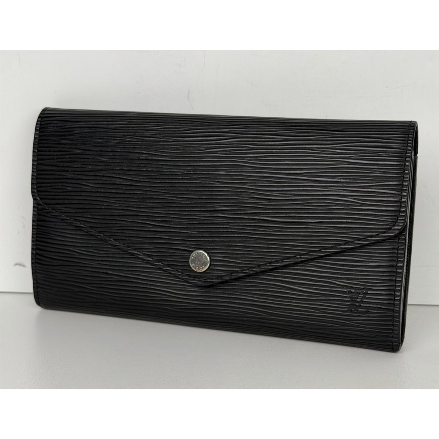 Louis Vuitton Sarah Wallet Black Epi Leather & Snap Closure NFC K2
