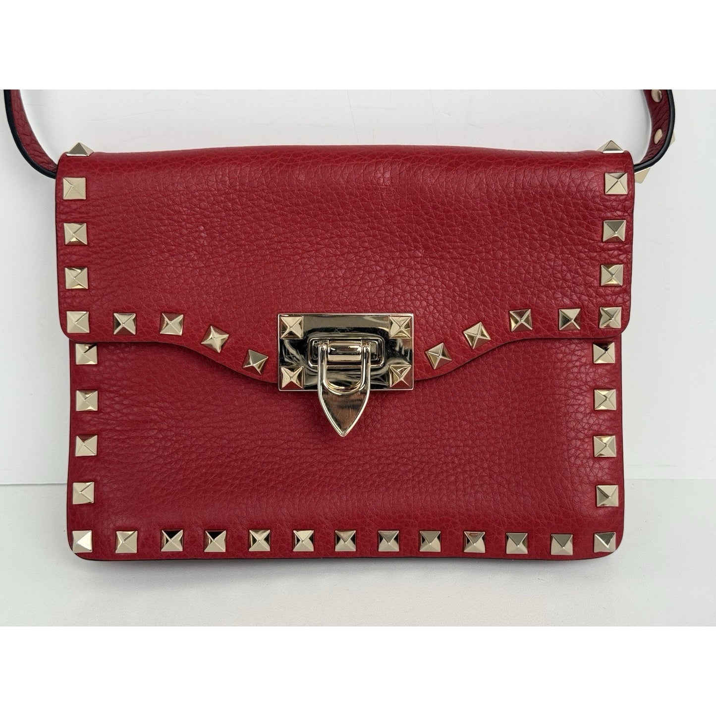 VALENTINO GARAVANI Pebbled Calfskin Medium Rockstud Rouge