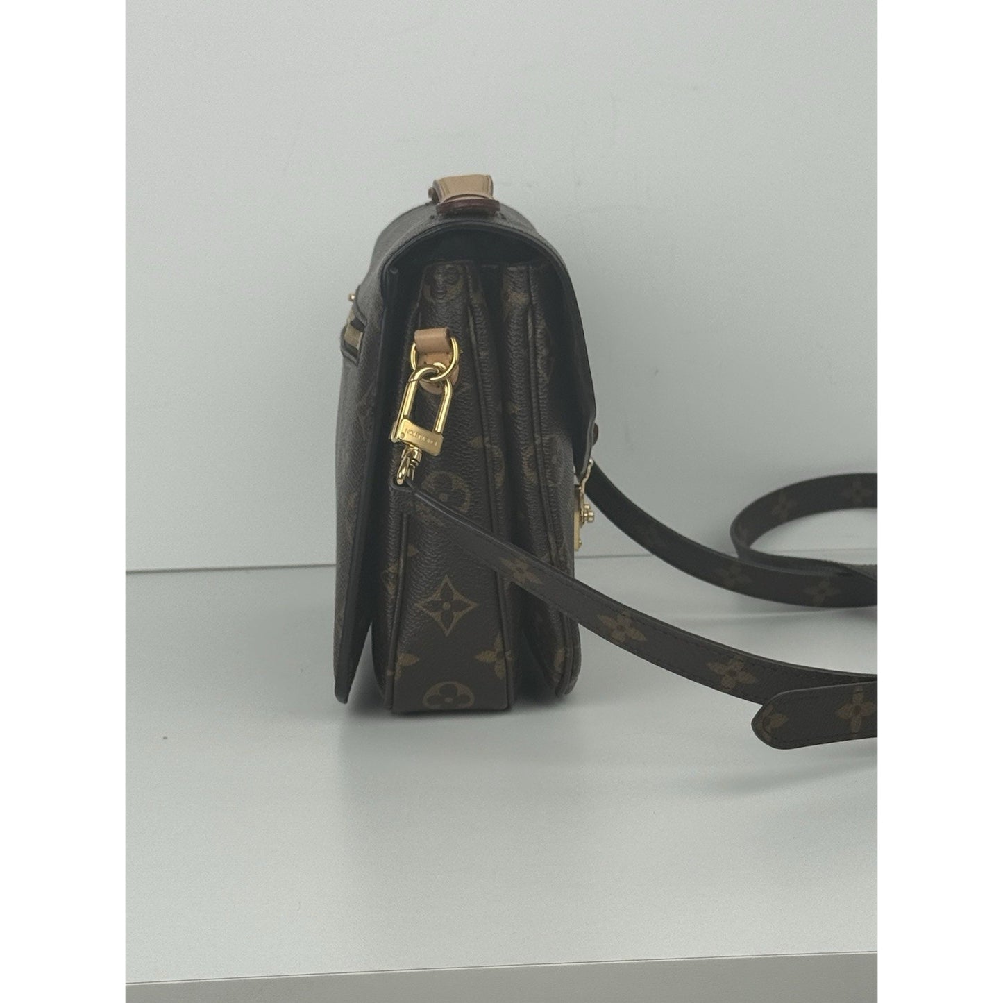 LOUIS VUITTON Pochette Metis Monogram Women's Shoulder Bag 2018 DU4148