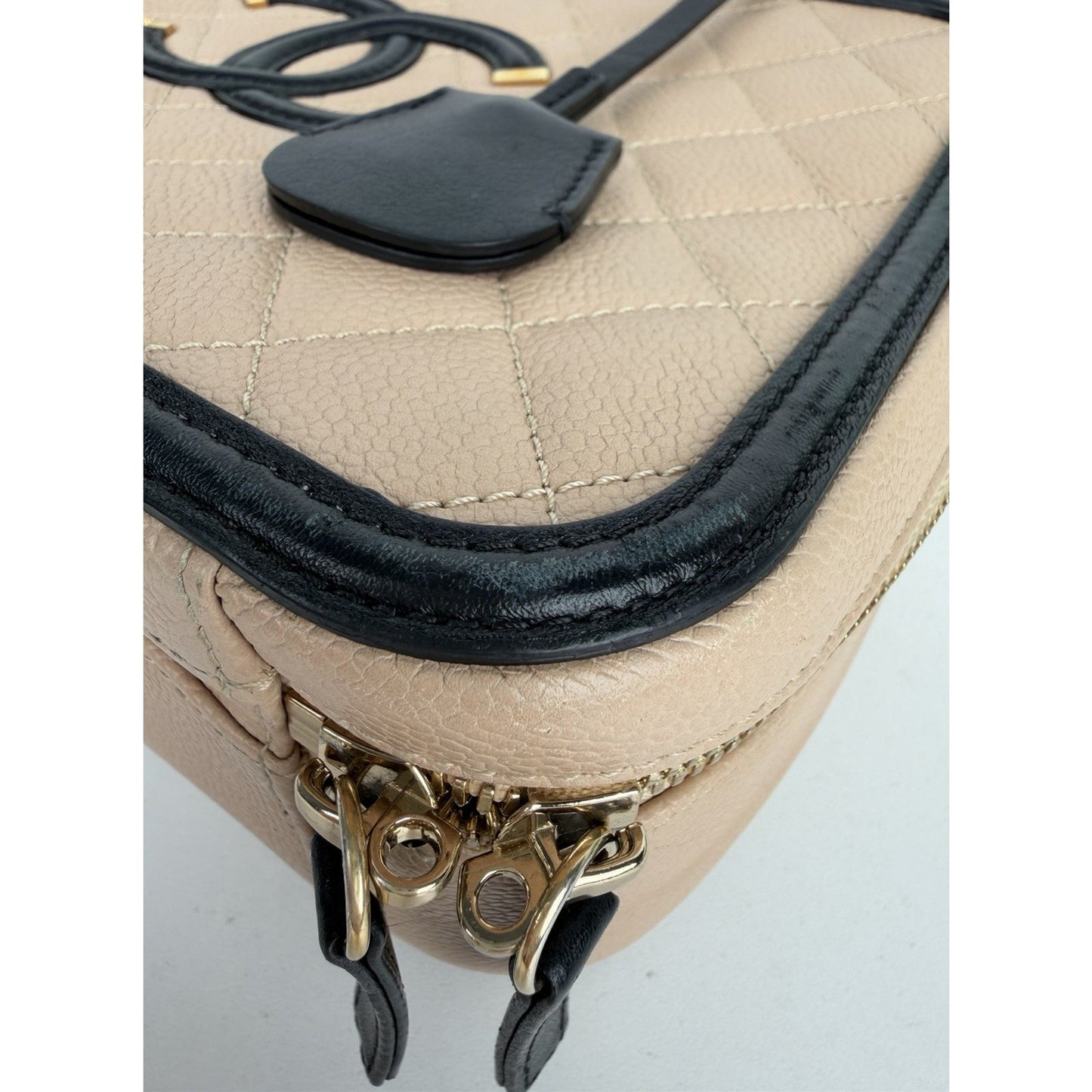 Chanel CC Filigree Vanity Case Large Beige Quilted Caviar Leather 2016-2017 D6
