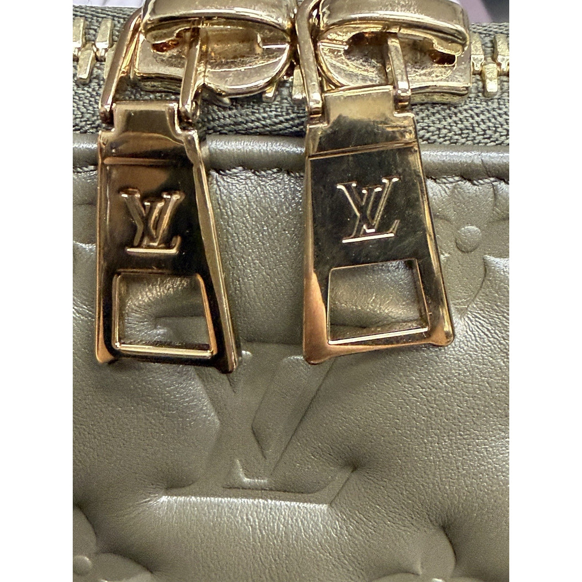 Louis Vuitton Coussin MM Hobo Bag In Green Monogram Empreinte Leather NFC D4