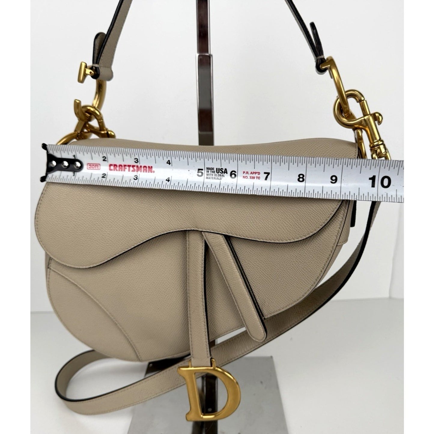 Christian Dior Saddle Medium Bag in Warm Taupe Grained Calfskin Leather 2023 E-3